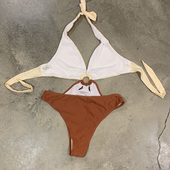 SHEIN Cut Out Sides Swimsuit - Picture 3 of 4